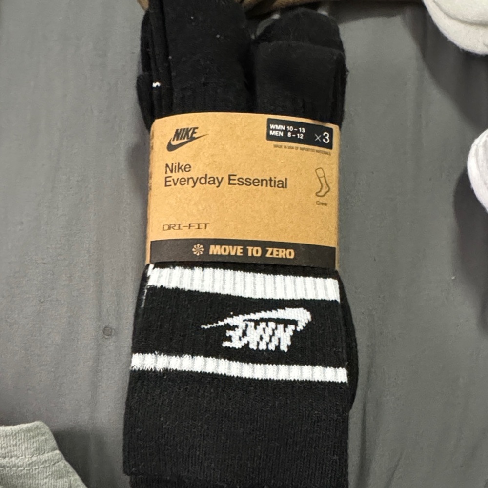 Nike Everyday Essential Black and White Socks